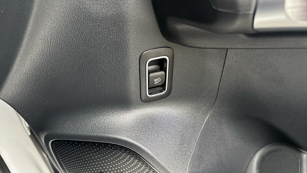 Mercedes-Benz GLB 220d 4Matic AMG Line Premium 5dr 8G-Tronic Diesel Estate - Image 36