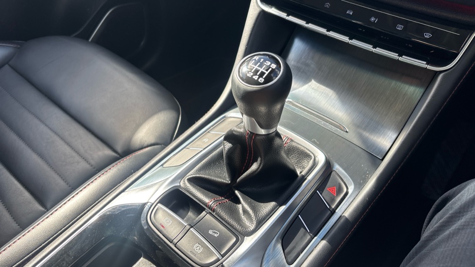 MG HS 1.5 T-GDI Exclusive 5dr Petrol Hatchback - Image 13