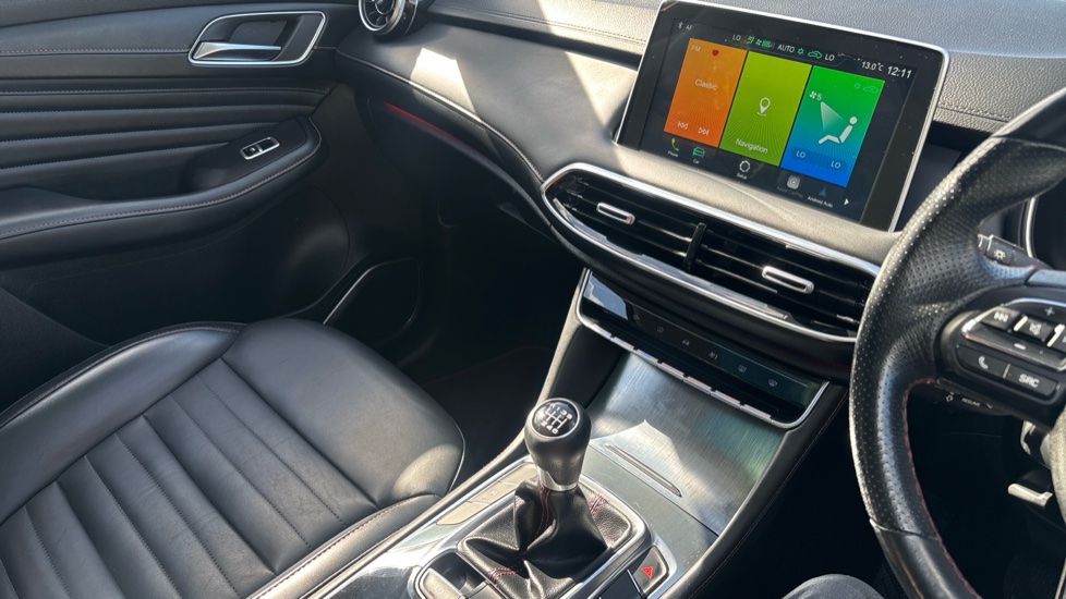 MG HS 1.5 T-GDI Exclusive 5dr Petrol Hatchback - Image 14