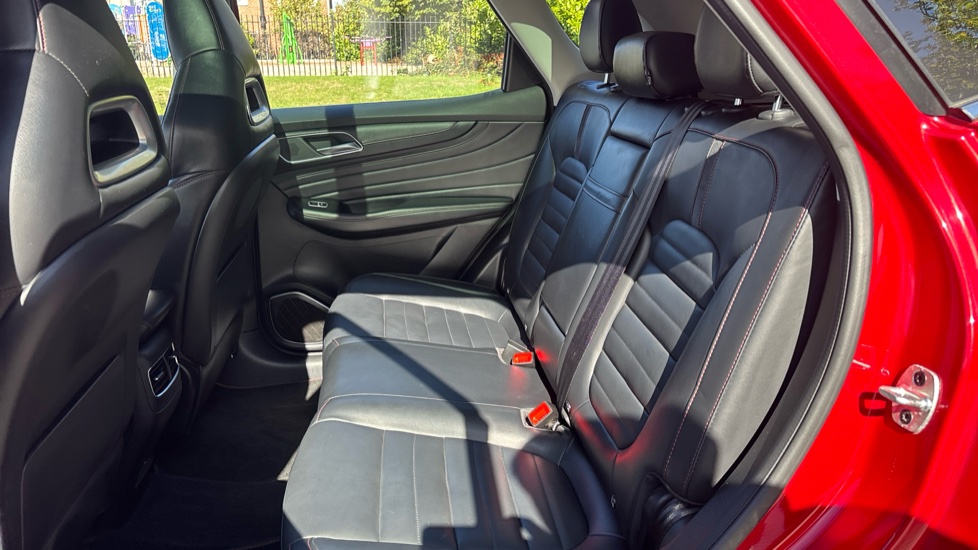 MG HS 1.5 T-GDI Exclusive 5dr Petrol Hatchback - Image 16