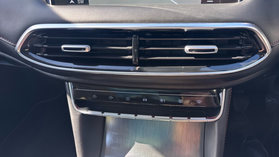 MG HS 1.5 T-GDI Exclusive 5dr Petrol Hatchback - Image 31