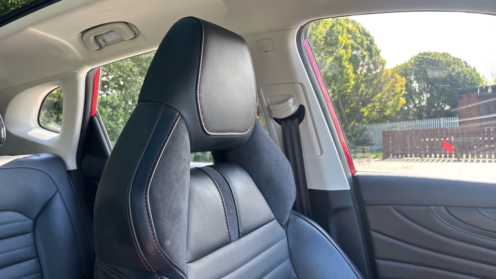 MG HS 1.5 T-GDI Exclusive 5dr Petrol Hatchback - Image 34