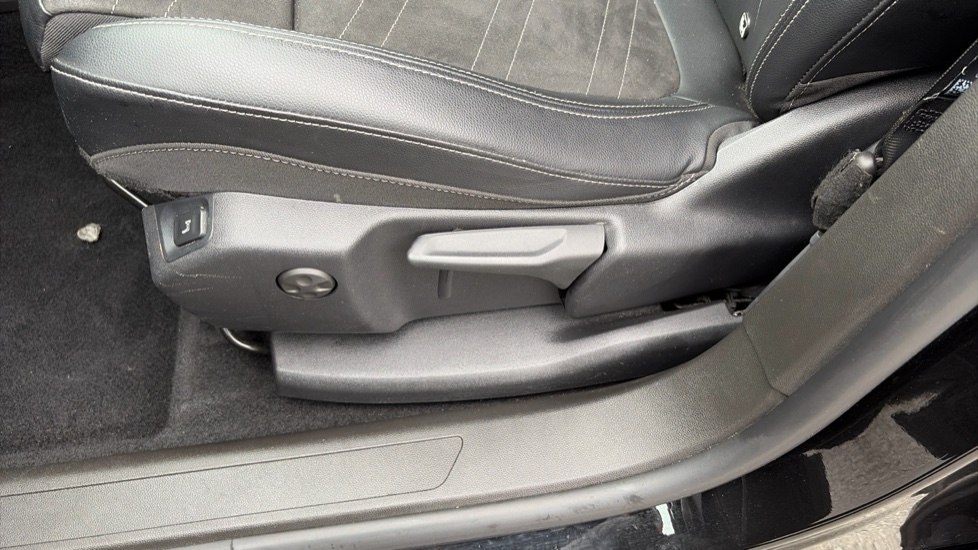 Vauxhall Grandland 1.2 Turbo Ultimate 5dr Petrol Hatchback - Image 28