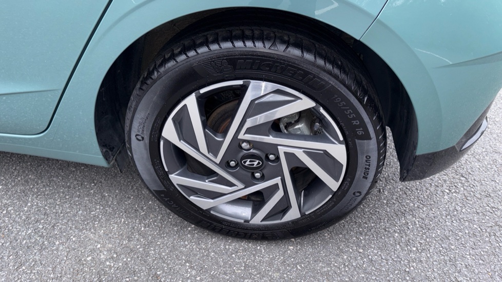 Hyundai i20 1.0T GDi Advance [Nav] 5dr DCT Petrol Hatchback - Image 24