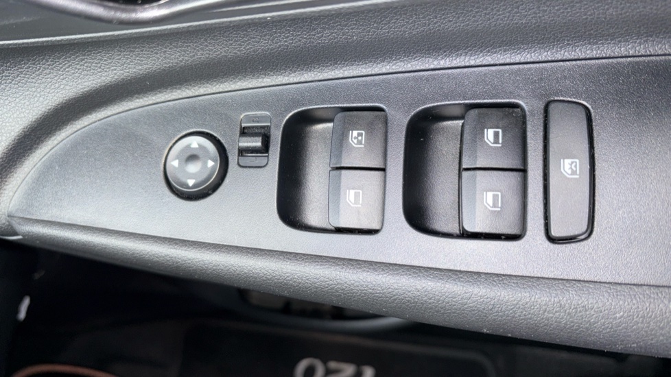 Hyundai i20 1.0T GDi Advance [Nav] 5dr DCT Petrol Hatchback - Image 34