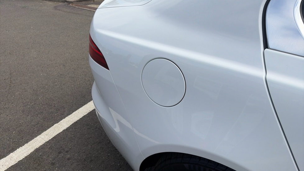 Jaguar XE 2.0 D200 S 4dr Auto Diesel Saloon - Image 21