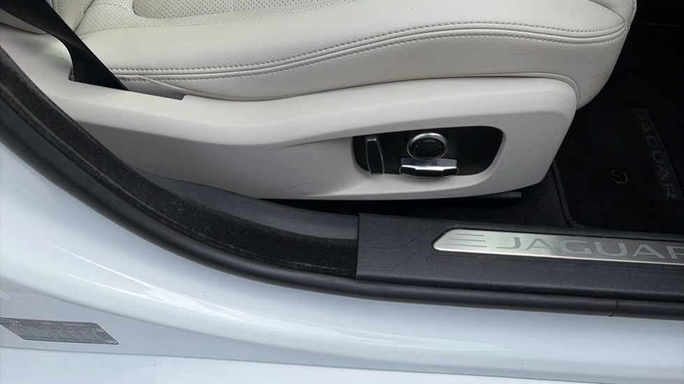 Jaguar XE 2.0 D200 S 4dr Auto Diesel Saloon - Image 31