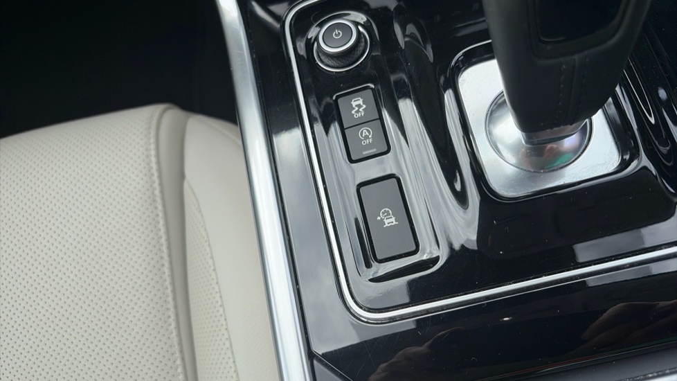 Jaguar XE 2.0 D200 S 4dr Auto Diesel Saloon - Image 34
