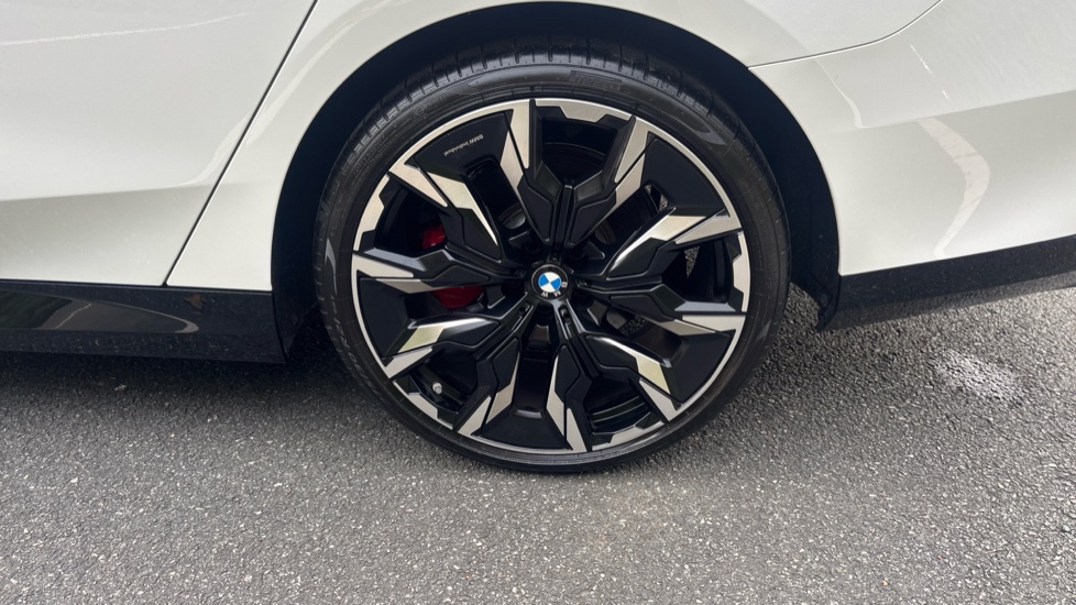 BMW 5 Series 520i M Sport Pro 4dr Auto Petrol Saloon - Image 25
