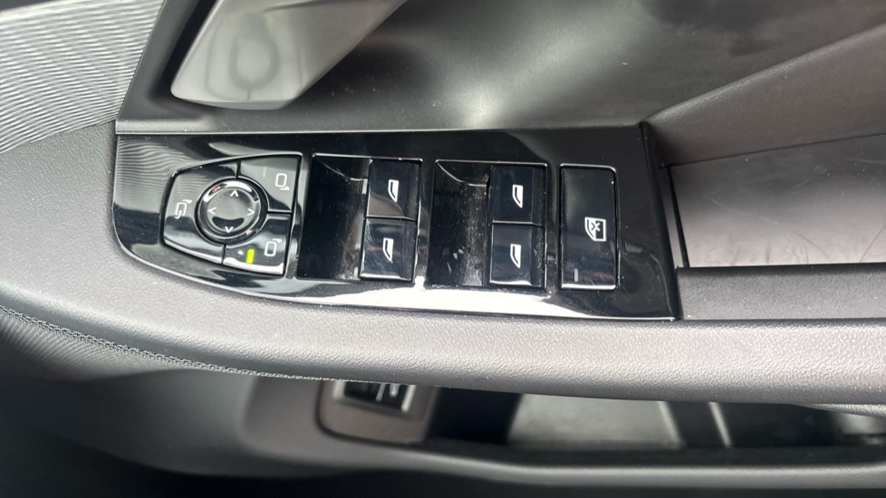 BMW 5 Series 520i M Sport Pro 4dr Auto Petrol Saloon - Image 33