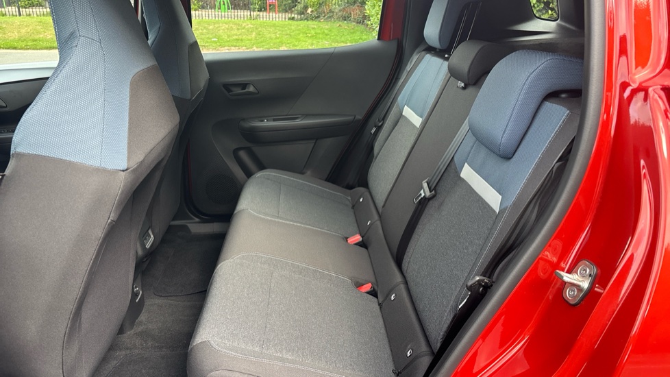 Vauxhall Frontera 83kW Design 44kWh 5dr Auto Electric Estate - Image 16
