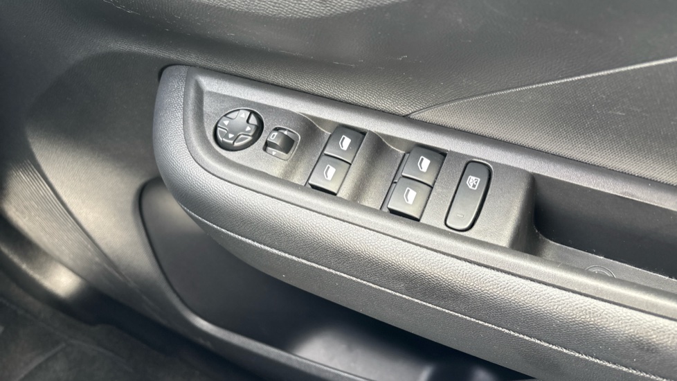 Vauxhall Frontera 83kW Design 44kWh 5dr Auto Electric Estate - Image 26