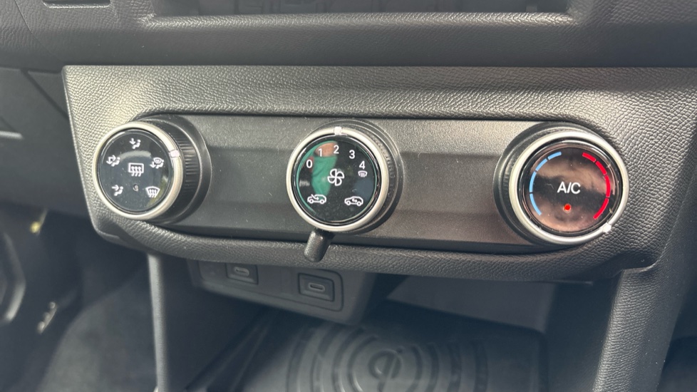 Vauxhall Frontera 83kW Design 44kWh 5dr Auto Electric Estate - Image 31