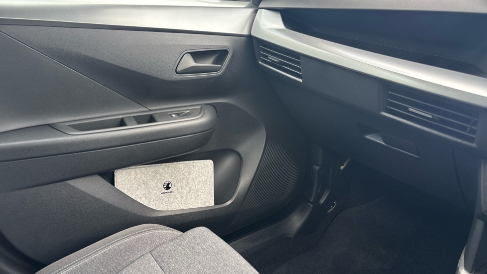 Vauxhall Frontera 83kW Design 44kWh 5dr Auto Electric Estate - Image 36