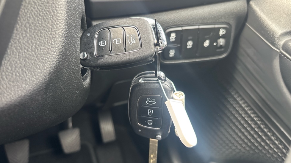 Hyundai i20 1.0T GDi Premium 5dr Petrol Hatchback - Image 20