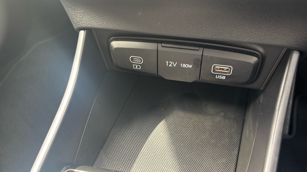 Hyundai i20 1.0T GDi Premium 5dr Petrol Hatchback - Image 29