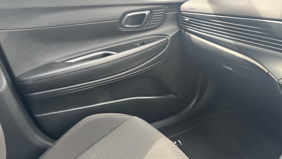 Hyundai i20 1.0T GDi Premium 5dr Petrol Hatchback - Image 32