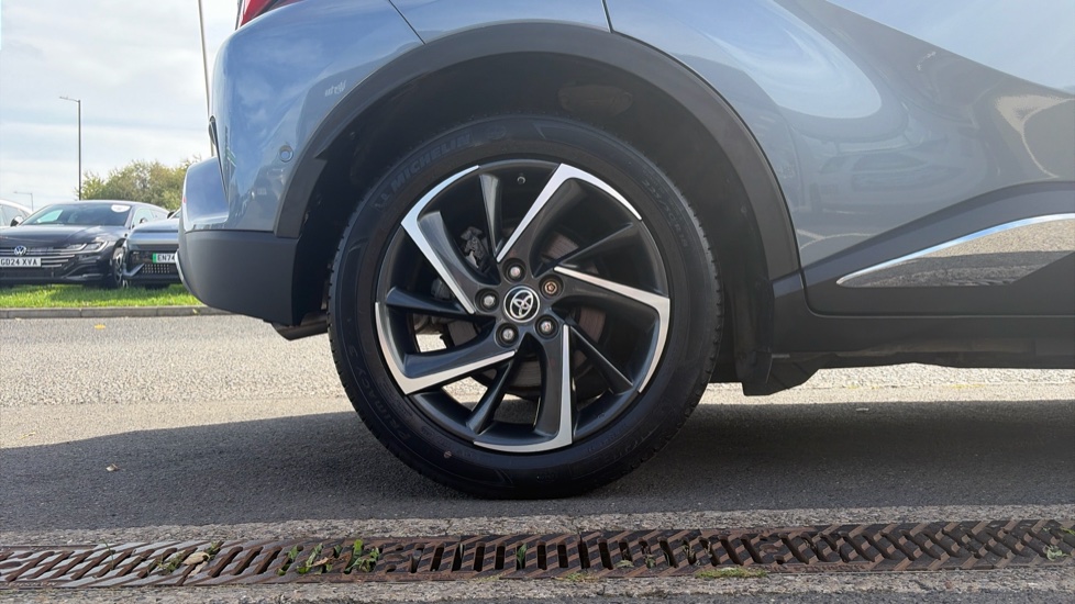 Toyota C-HR 2.0 Hybrid Dynamic 5dr CVT Hybrid Hatchback - Image 7