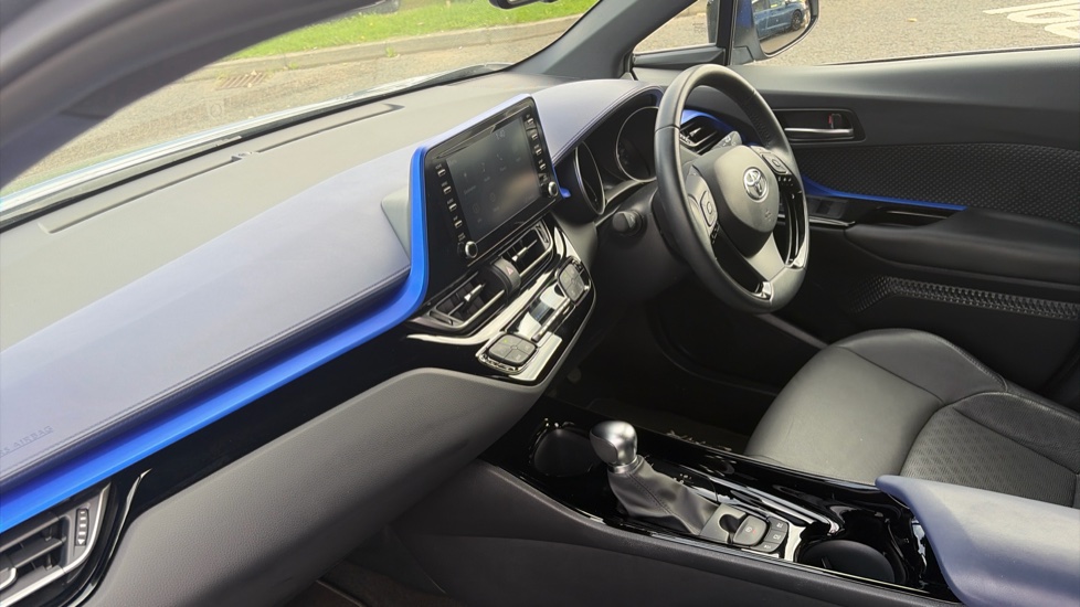 Toyota C-HR 2.0 Hybrid Dynamic 5dr CVT Hybrid Hatchback - Image 9