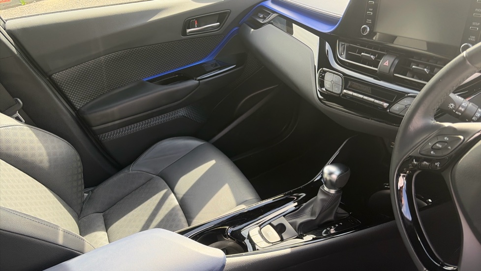 Toyota C-HR 2.0 Hybrid Dynamic 5dr CVT Hybrid Hatchback - Image 14