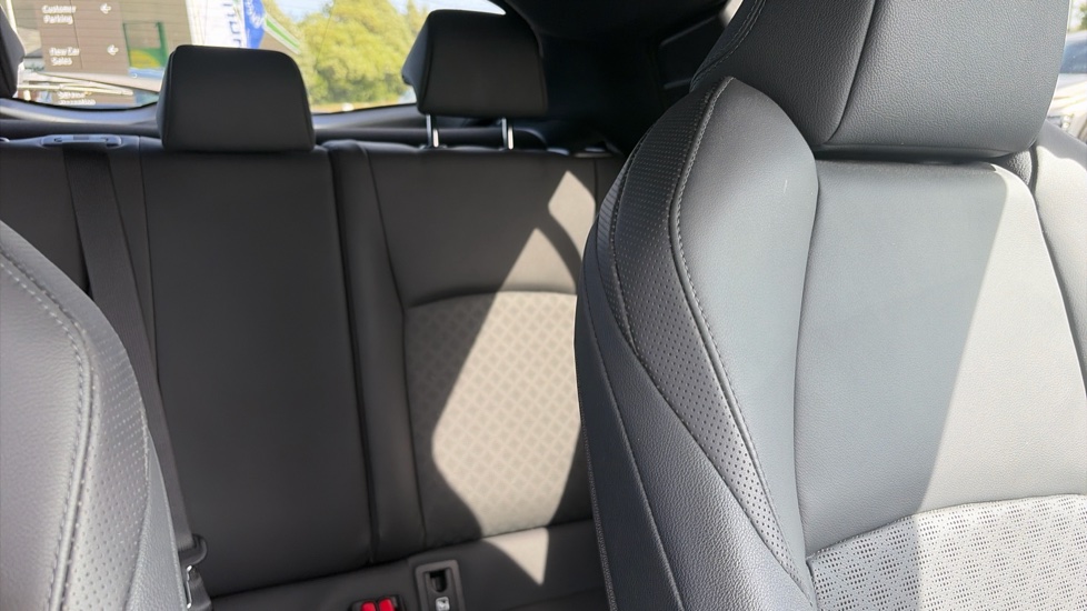 Toyota C-HR 2.0 Hybrid Dynamic 5dr CVT Hybrid Hatchback - Image 15