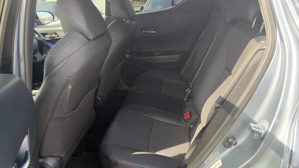 Toyota C-HR 2.0 Hybrid Dynamic 5dr CVT Hybrid Hatchback - Image 16