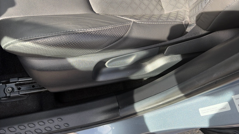 Toyota C-HR 2.0 Hybrid Dynamic 5dr CVT Hybrid Hatchback - Image 24