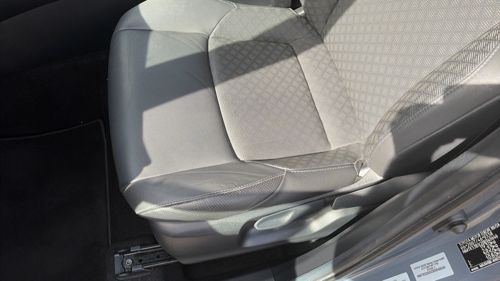 Toyota C-HR 2.0 Hybrid Dynamic 5dr CVT Hybrid Hatchback - Image 25