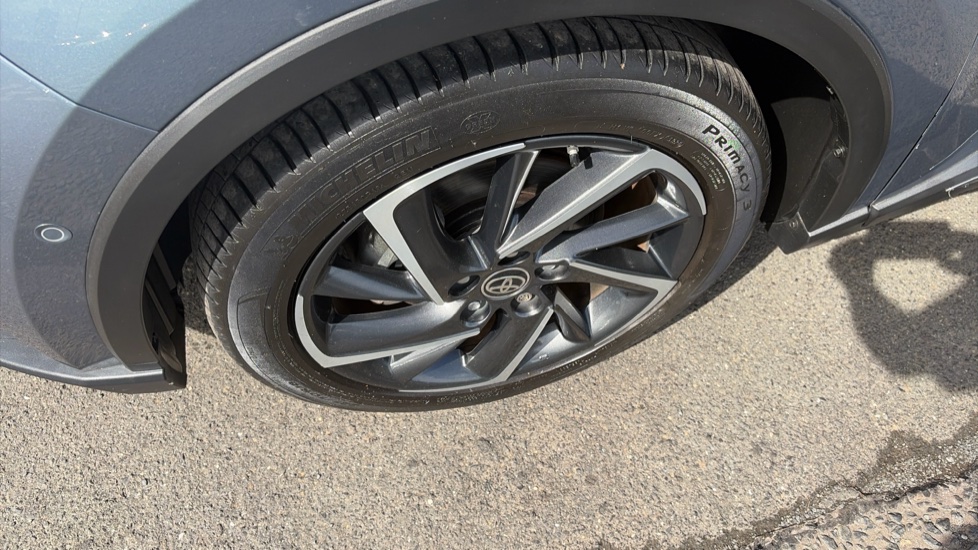 Toyota C-HR 2.0 Hybrid Dynamic 5dr CVT Hybrid Hatchback - Image 28