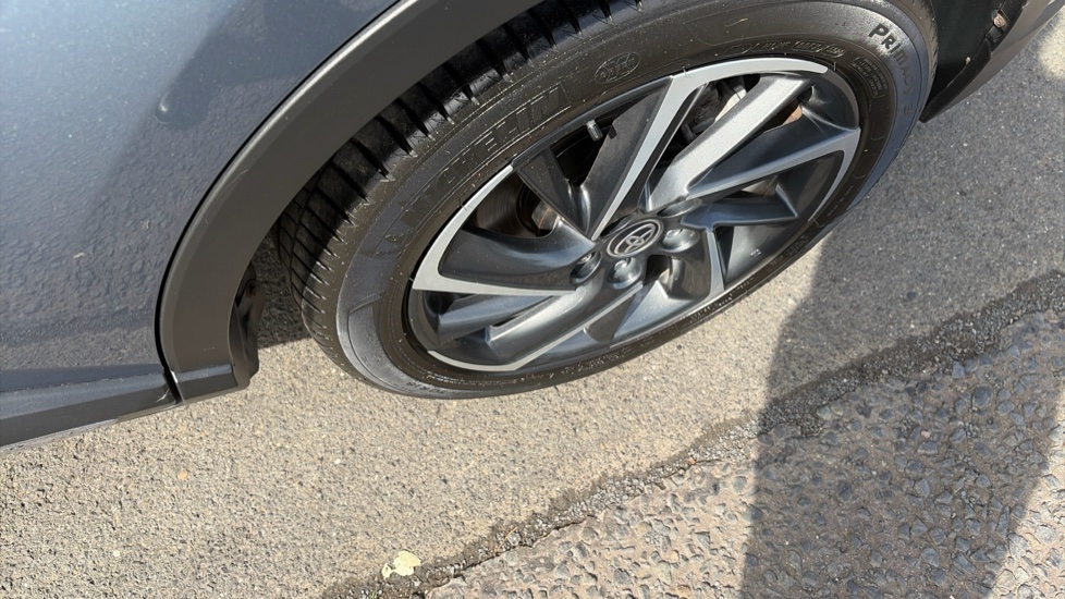 Toyota C-HR 2.0 Hybrid Dynamic 5dr CVT Hybrid Hatchback - Image 34