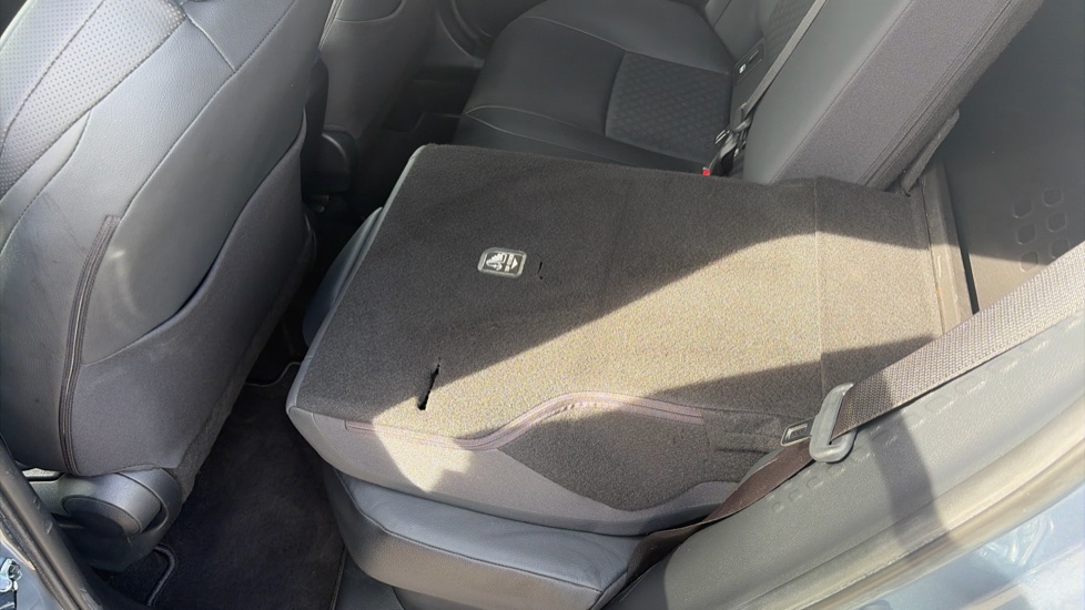 Toyota C-HR 2.0 Hybrid Dynamic 5dr CVT Hybrid Hatchback - Image 38