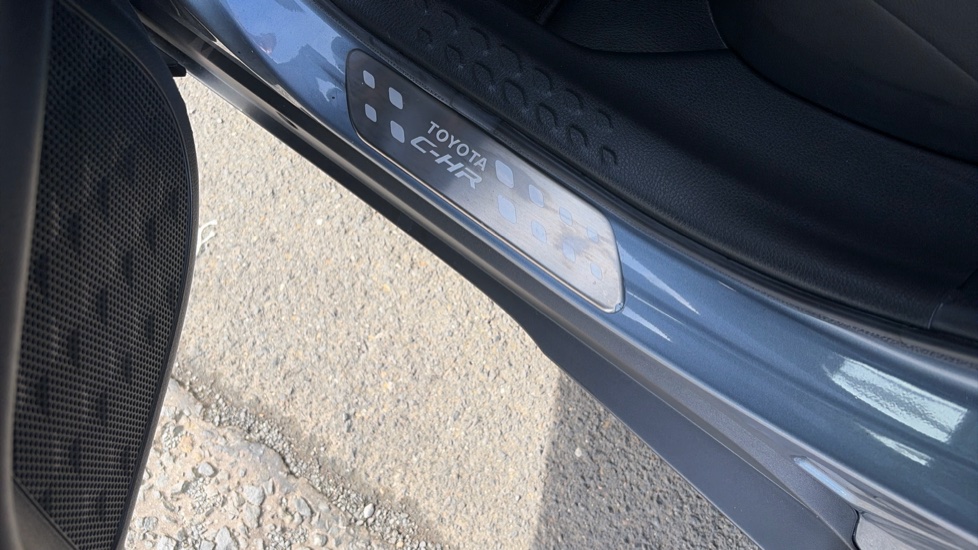Toyota C-HR 2.0 Hybrid Dynamic 5dr CVT Hybrid Hatchback - Image 39