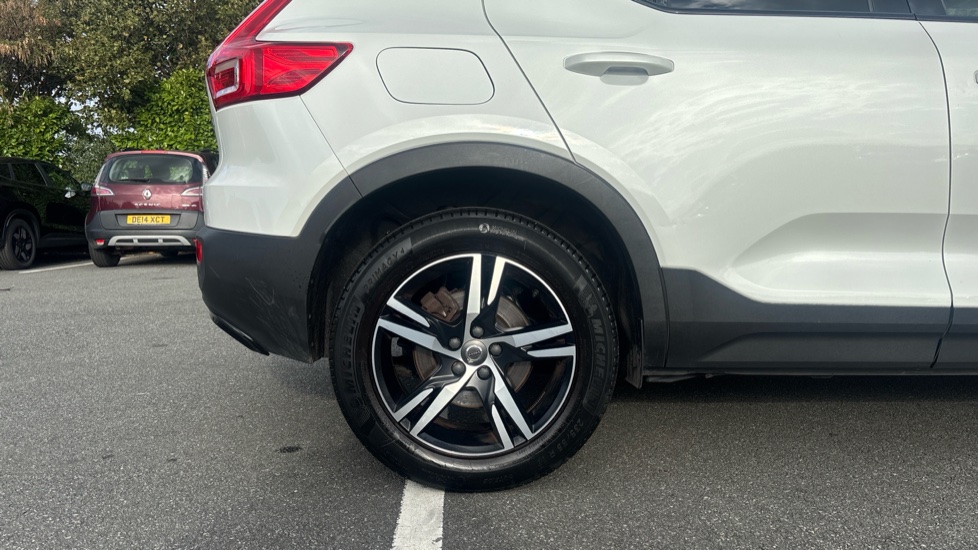 Volvo XC40 2.0 B4P R DESIGN 5dr AWD Auto Petrol Estate - Image 7