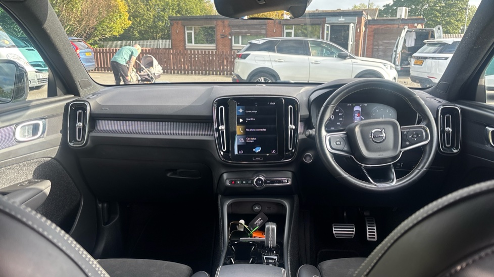Volvo XC40 2.0 B4P R DESIGN 5dr AWD Auto Petrol Estate - Image 10