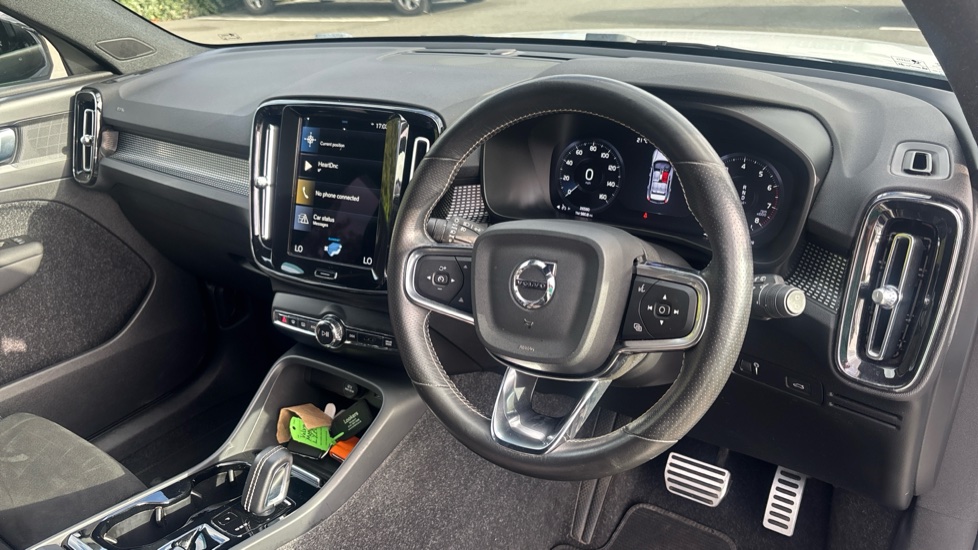 Volvo XC40 2.0 B4P R DESIGN 5dr AWD Auto Petrol Estate - Image 11