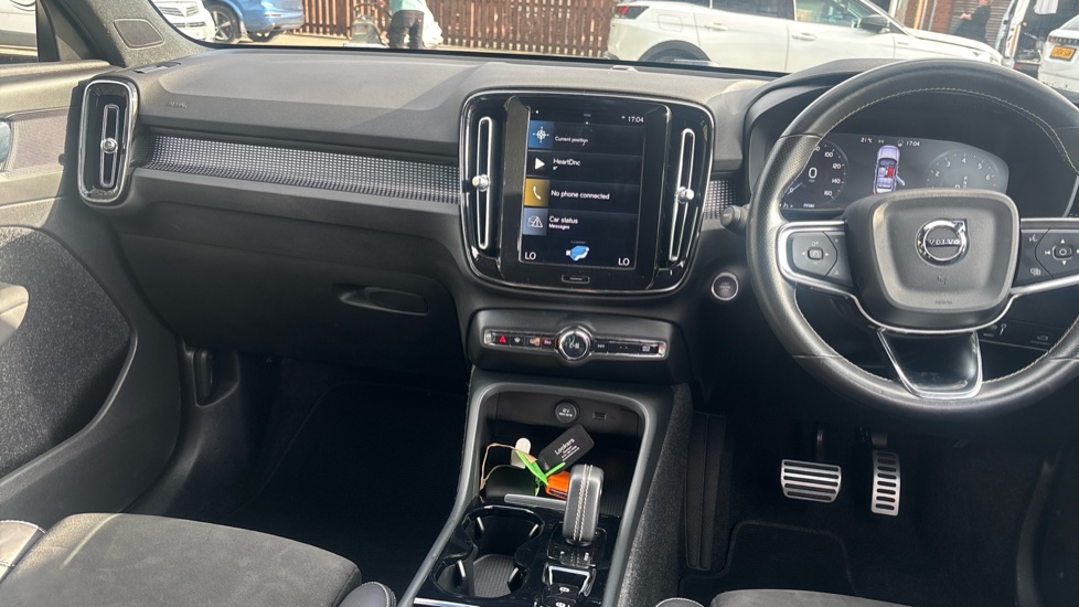 Volvo XC40 2.0 B4P R DESIGN 5dr AWD Auto Petrol Estate - Image 14