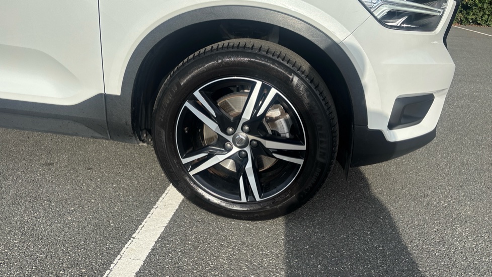 Volvo XC40 2.0 B4P R DESIGN 5dr AWD Auto Petrol Estate - Image 34