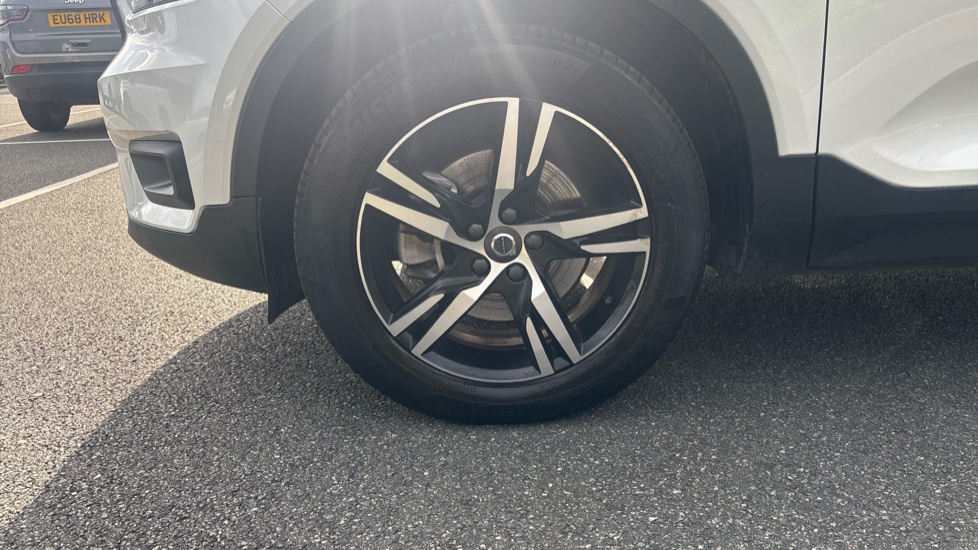 Volvo XC40 2.0 B4P R DESIGN 5dr AWD Auto Petrol Estate - Image 35