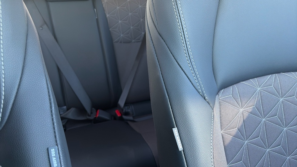 Toyota Yaris Cross 1.5 Hybrid Excel 5dr CVT Hybrid Estate - Image 15