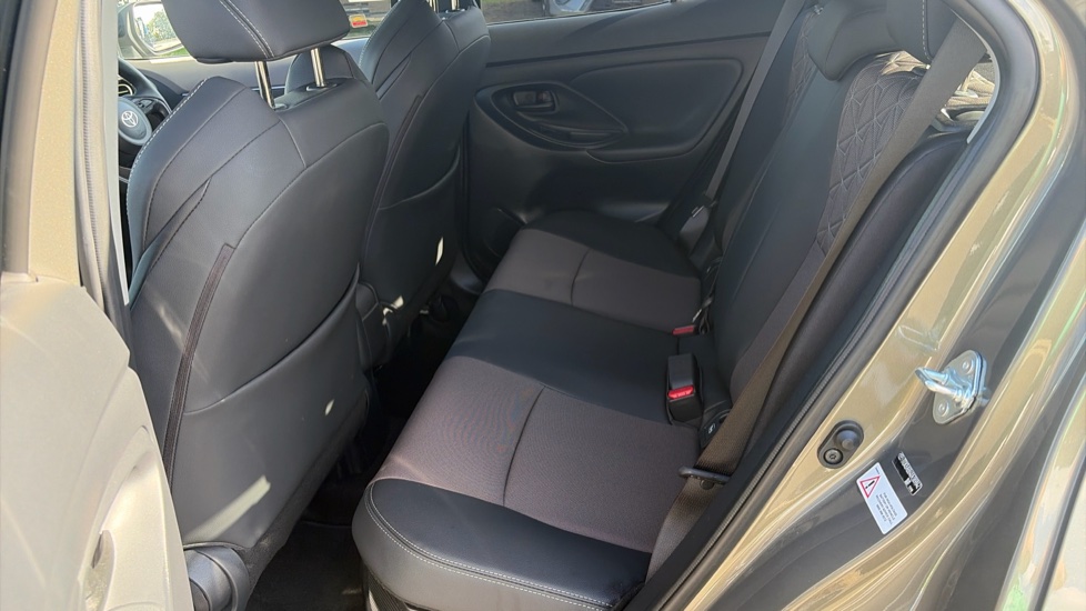 Toyota Yaris Cross 1.5 Hybrid Excel 5dr CVT Hybrid Estate - Image 16