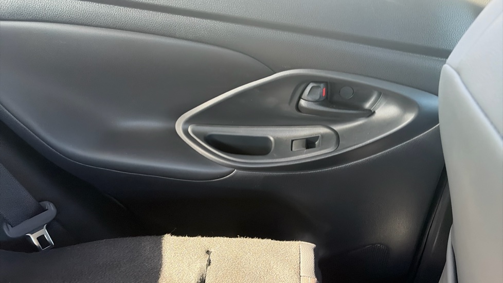 Toyota Yaris Cross 1.5 Hybrid Excel 5dr CVT Hybrid Estate - Image 21