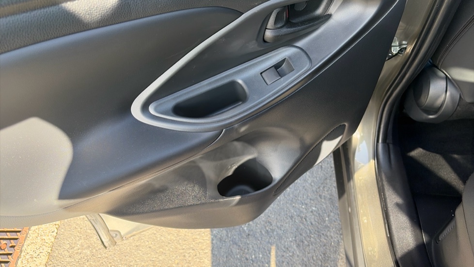 Toyota Yaris Cross 1.5 Hybrid Excel 5dr CVT Hybrid Estate - Image 33