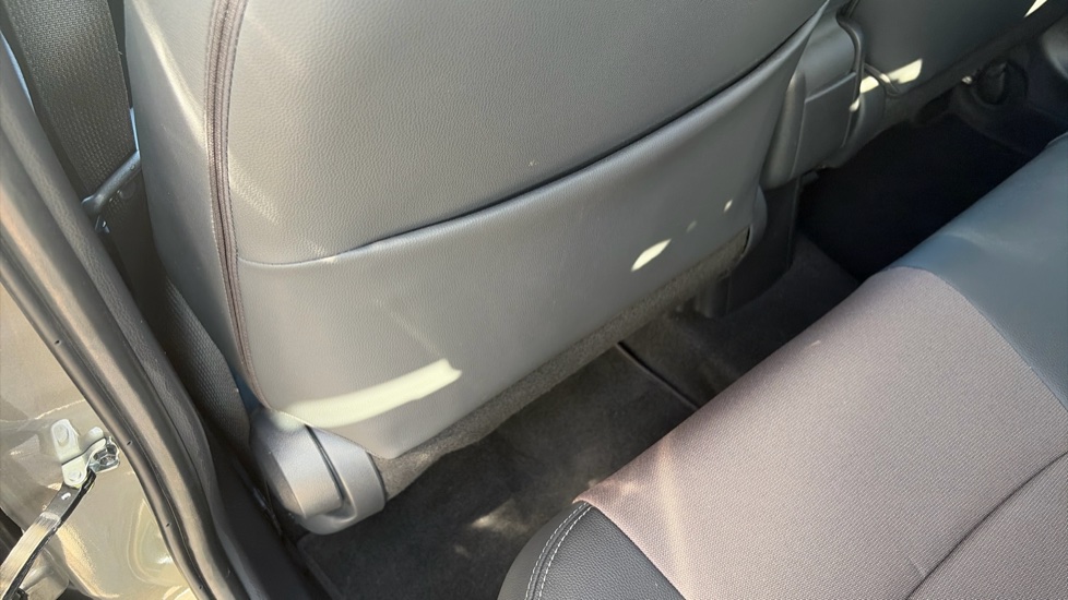 Toyota Yaris Cross 1.5 Hybrid Excel 5dr CVT Hybrid Estate - Image 34