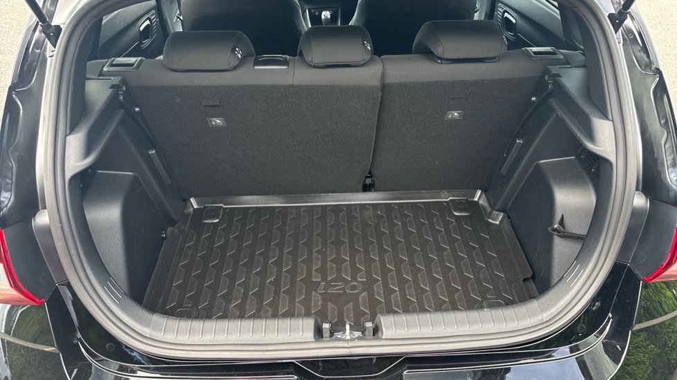 Hyundai i20 1.0T GDi 90 Black Line 5dr Petrol Hatchback - Image 4