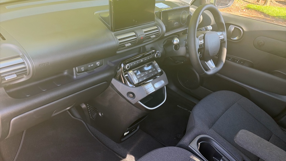 Hyundai INSTER 85kW 02 49kWh 5dr Auto Electric Hatchback - Image 9