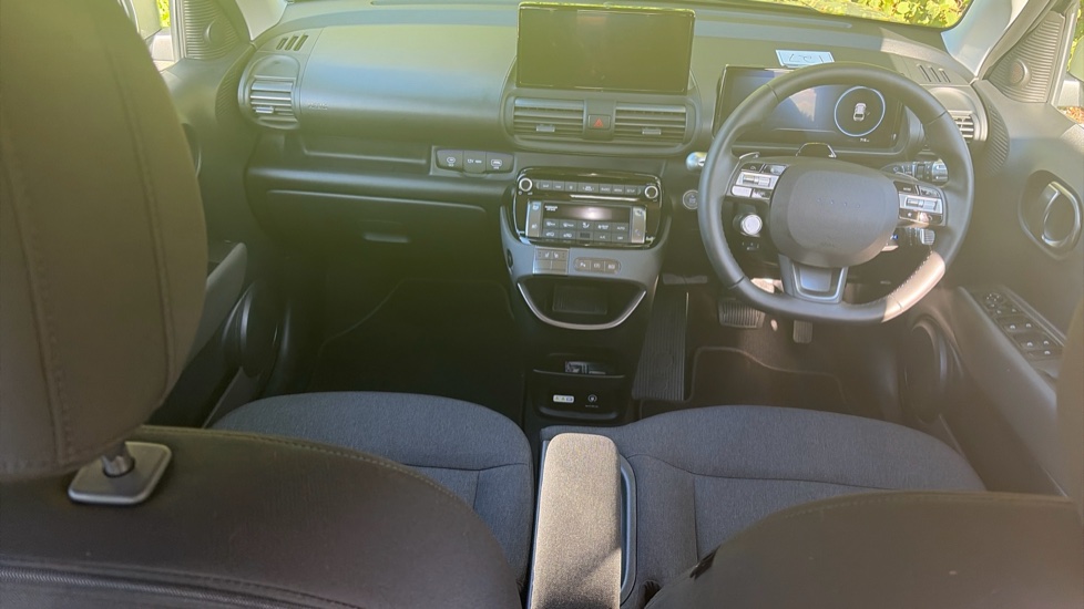 Hyundai INSTER 85kW 02 49kWh 5dr Auto Electric Hatchback - Image 10