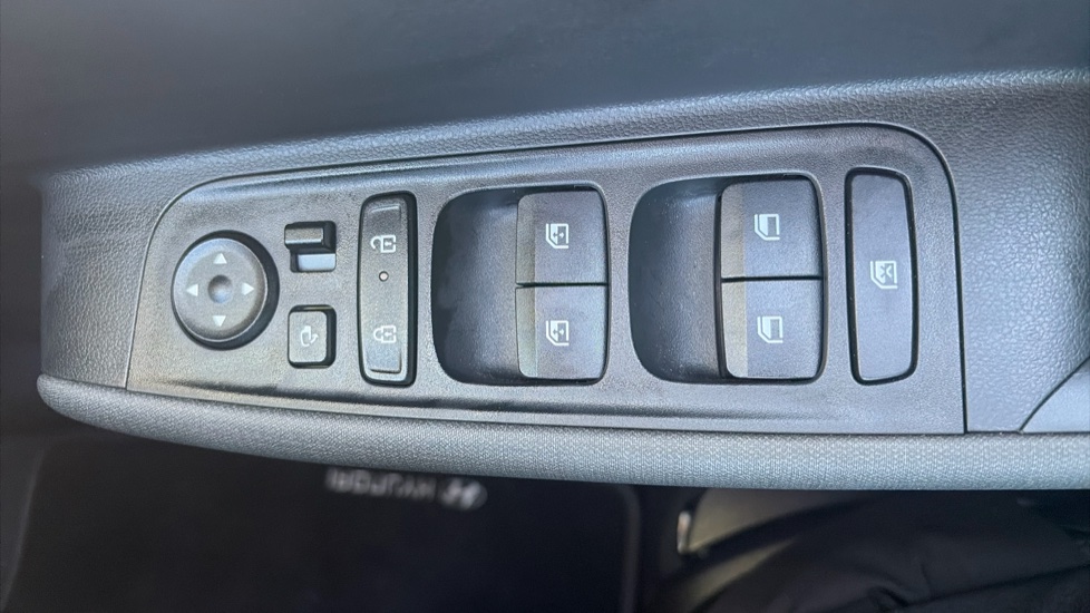 Hyundai INSTER 85kW 02 49kWh 5dr Auto Electric Hatchback - Image 33