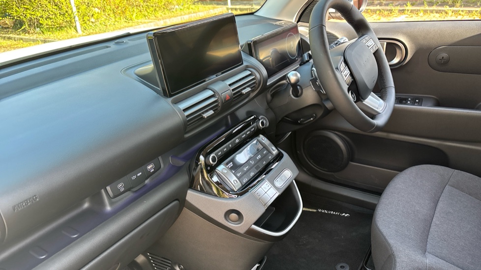 Hyundai INSTER 85kW 02 49kWh 5dr Auto Electric Hatchback - Image 9