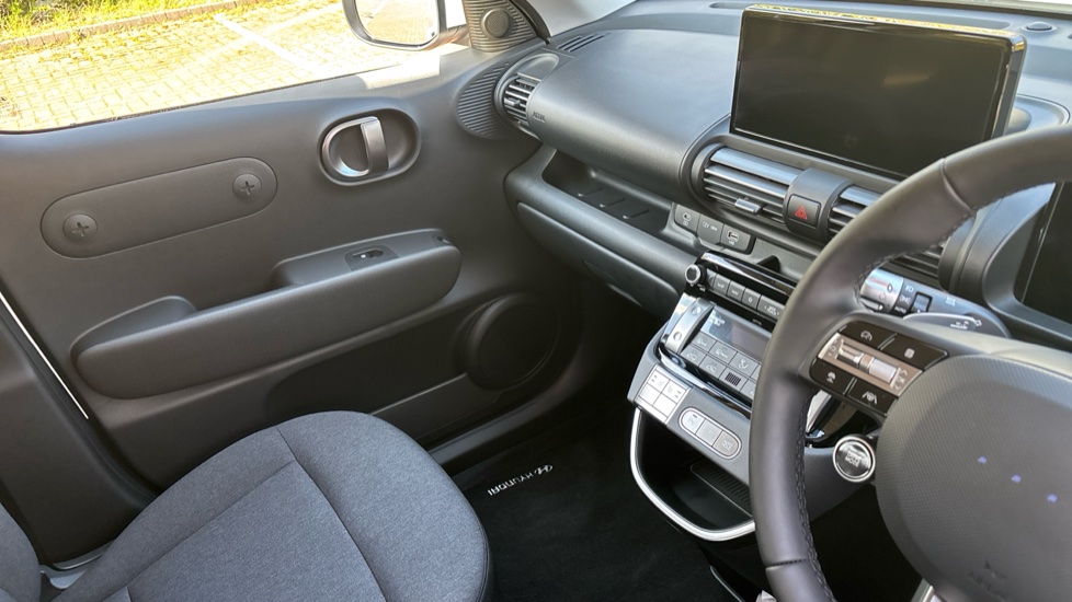 Hyundai INSTER 85kW 02 49kWh 5dr Auto Electric Hatchback - Image 14