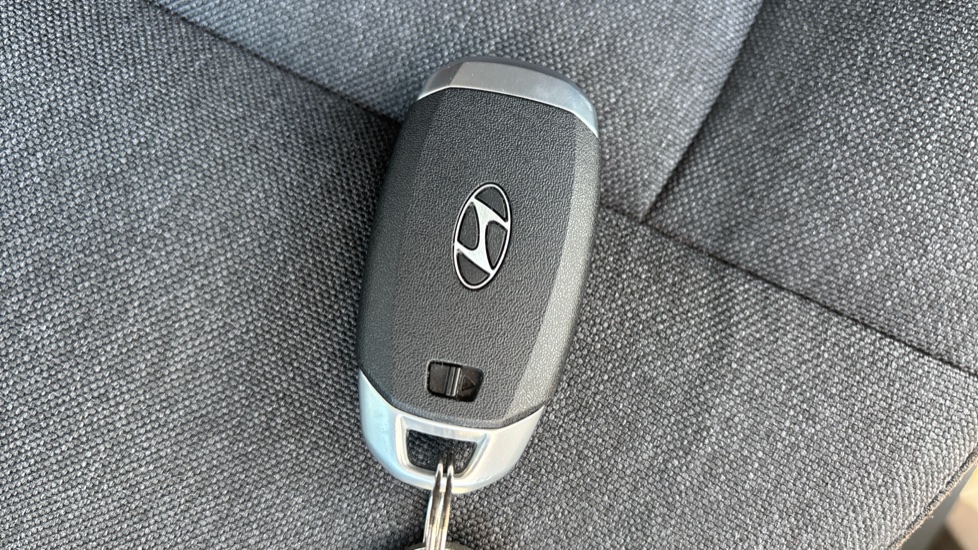 Hyundai INSTER 85kW 02 49kWh 5dr Auto Electric Hatchback - Image 20